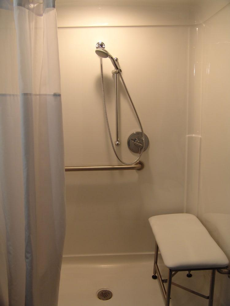 Hotel Clarion Pointe Downtown