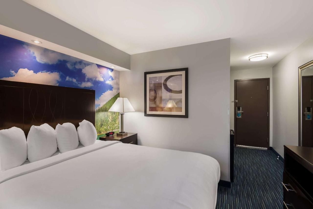 Hotel Clarion Pointe Downtown Syracuse