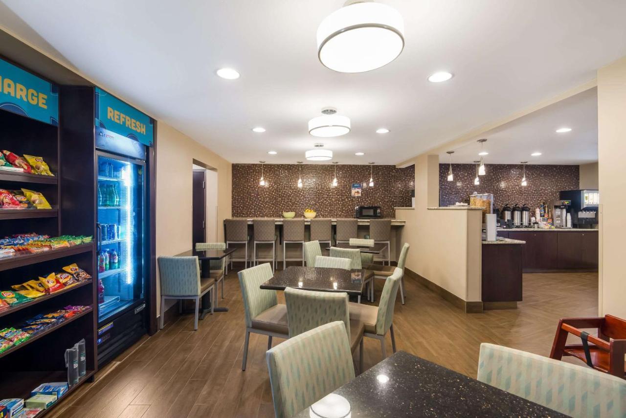 Clarion Pointe Downtown 3* Syracuse