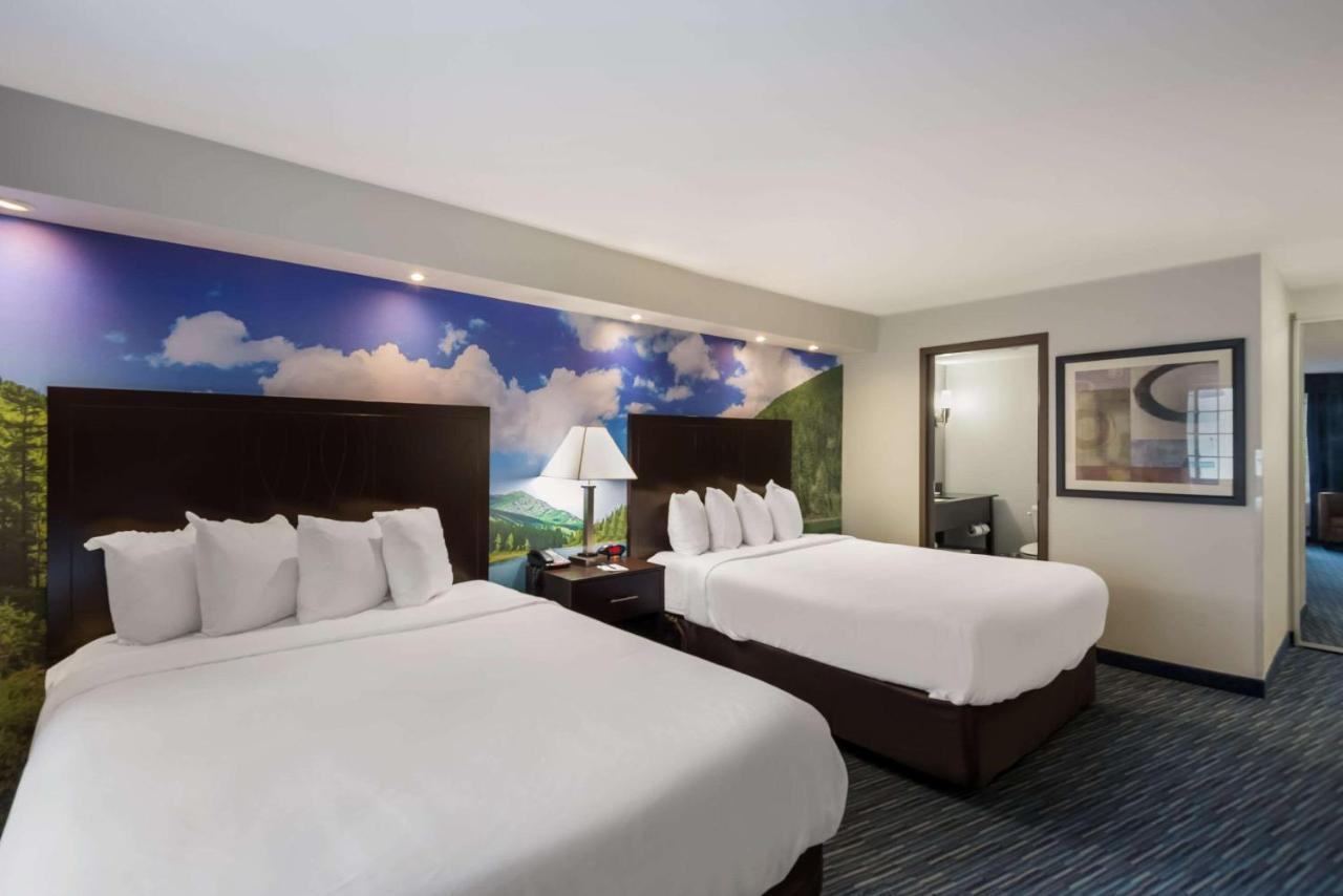 Hotel Clarion Pointe Downtown 3*