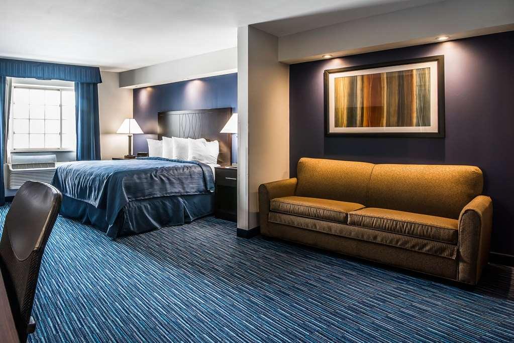 Clarion Pointe Downtown 3*