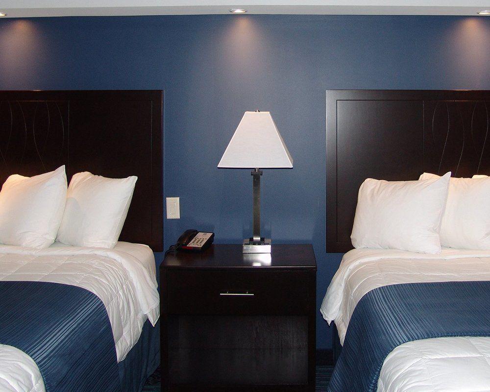 Hotel Clarion Pointe Downtown 3*