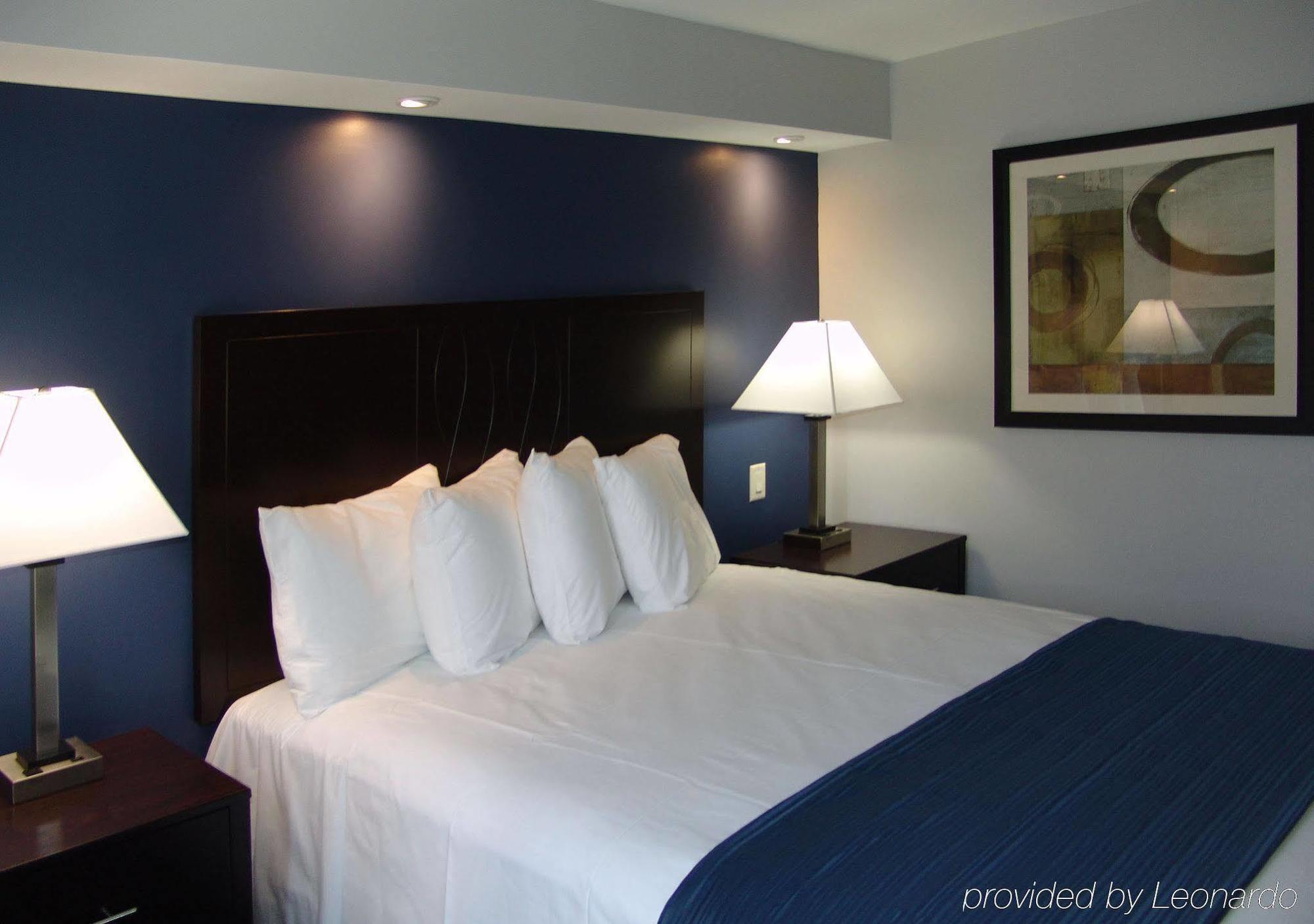 Clarion Pointe Downtown 3*