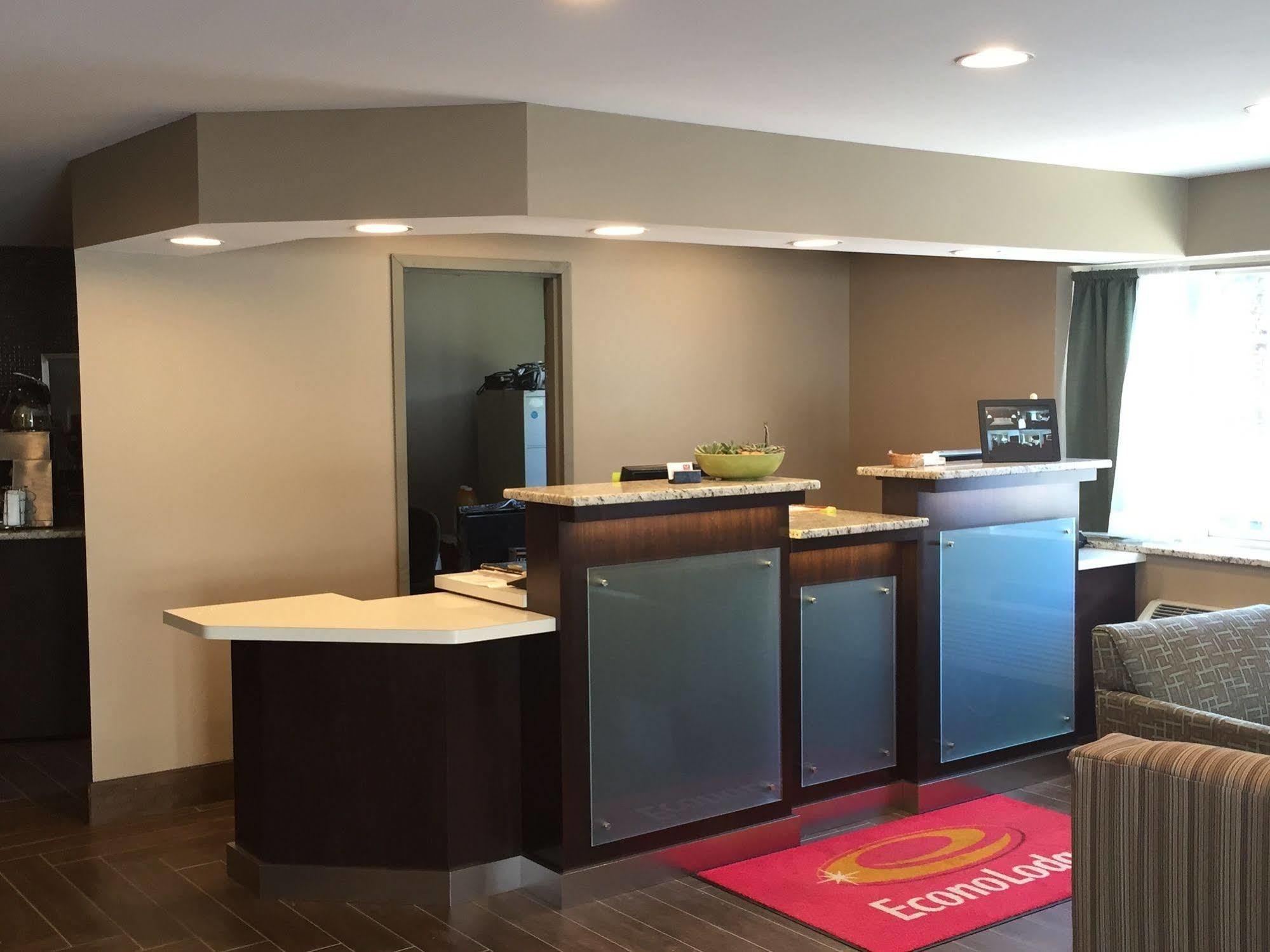 Clarion Pointe Downtown 3*