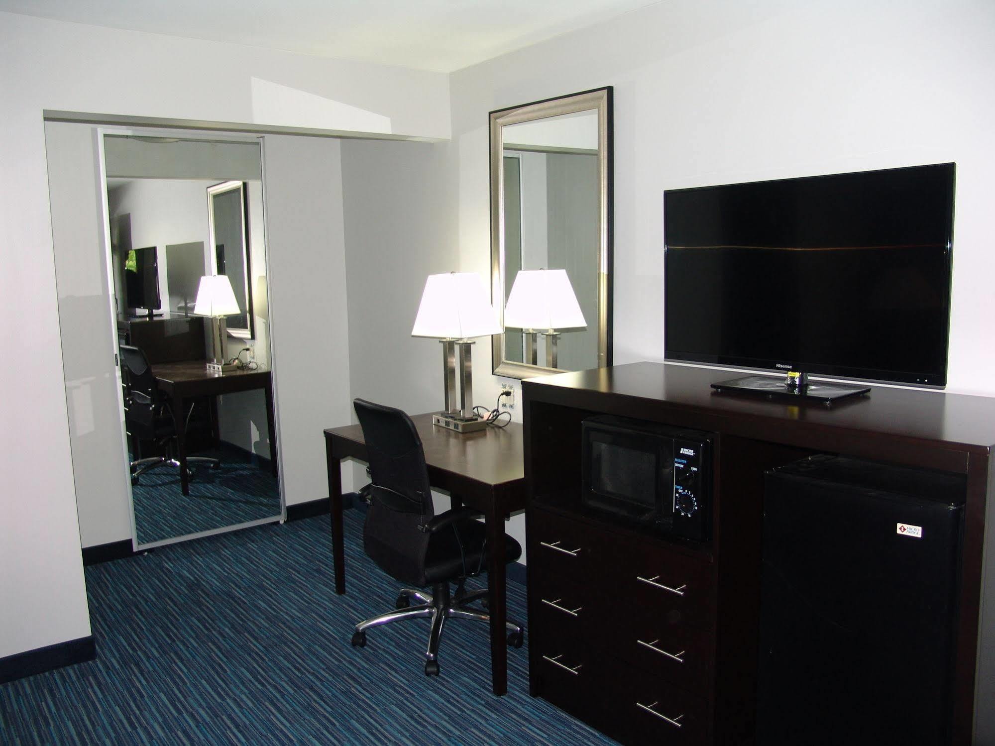 Hotel Clarion Pointe Downtown